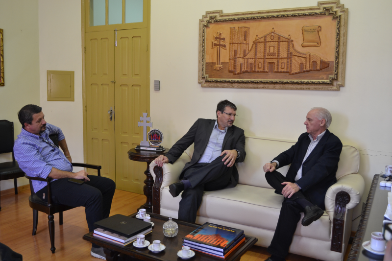 Andres recebe deputado estadual Júnior Carlos Piaia